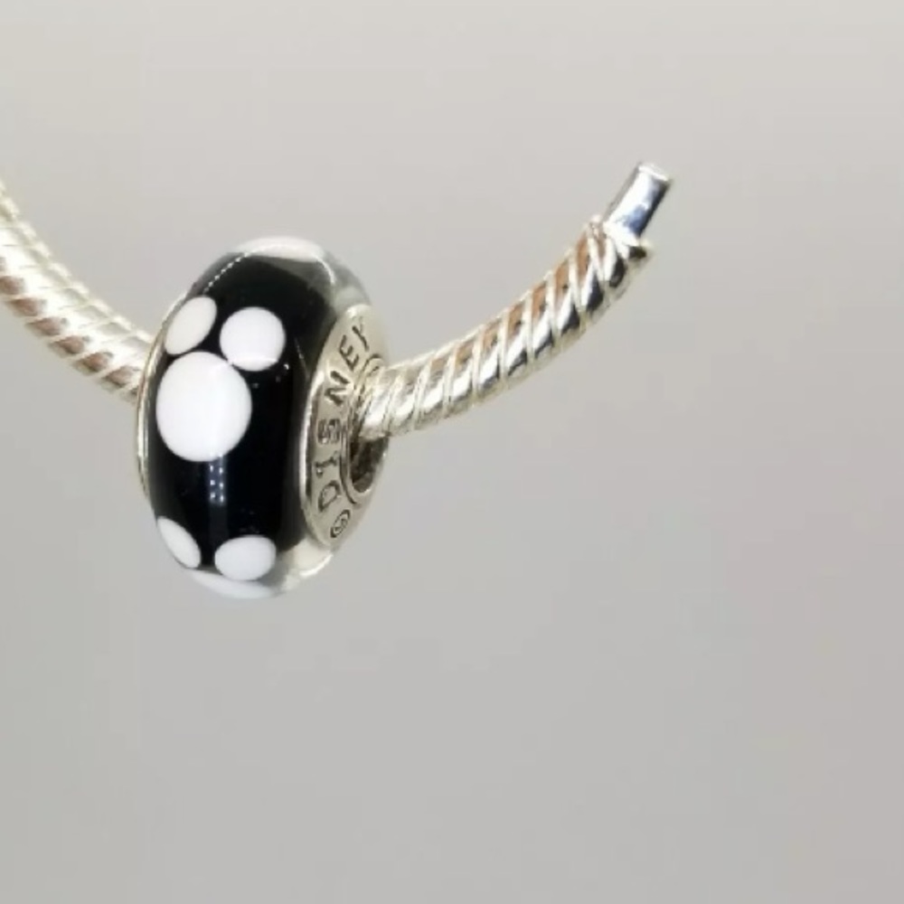 Pandora Mickey and Minnie mouse Murano set. - Picture 11 of 13